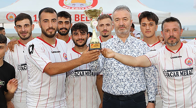 Plajın şampiyonu Tosbatlıoğlu Ballıca