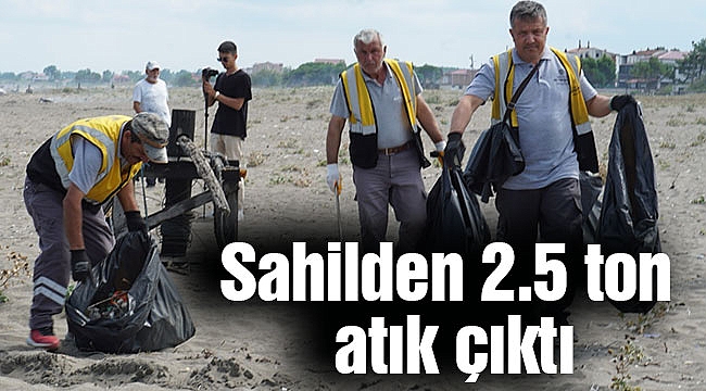 Sahilden 2.5 ton atık çıktı