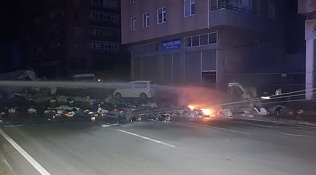 Elektrik direğine çarpan kamyonet hurdaya döndü: 1 ölü, 1 yaralı