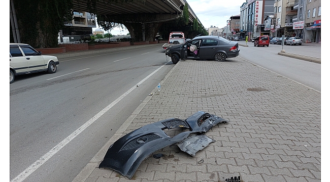 İki otomobil çarpıştı