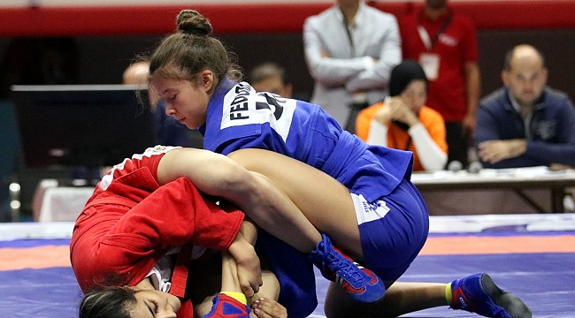 İlk günde 10 madalya