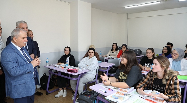 İLKEM’li öğrencilere eğitim seti desteği