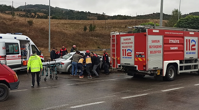 Kazada aracın  içinde sıkıştı