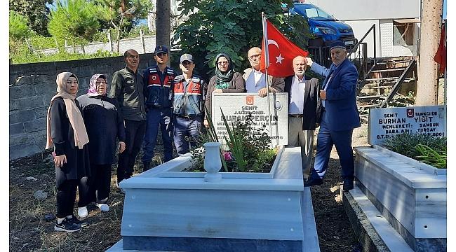 Şehide kabri başında anma