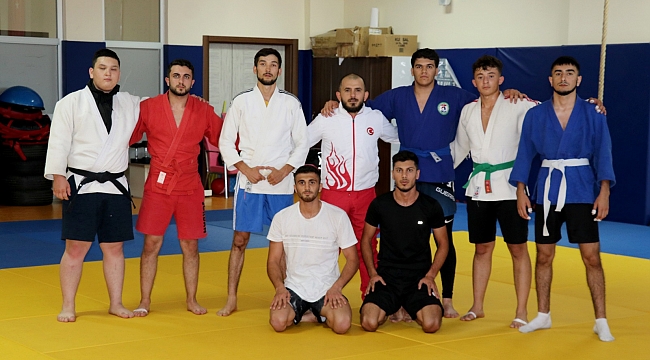 ‘Türk bayrağını dalgalandıracağız’