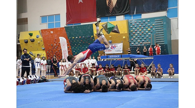 Amatörde coşkulu kutlama