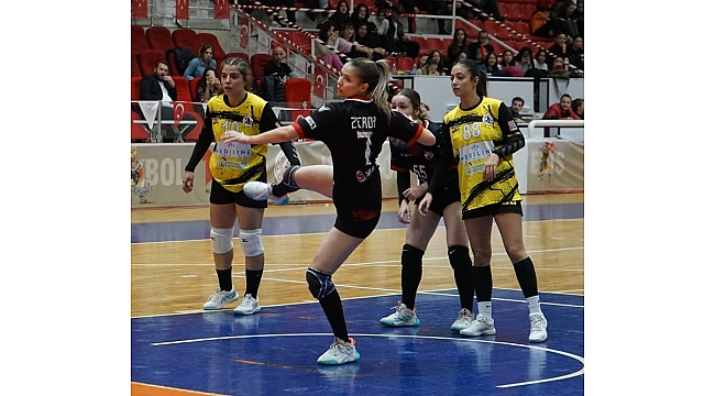 Hentbolcular mağlup 24-28