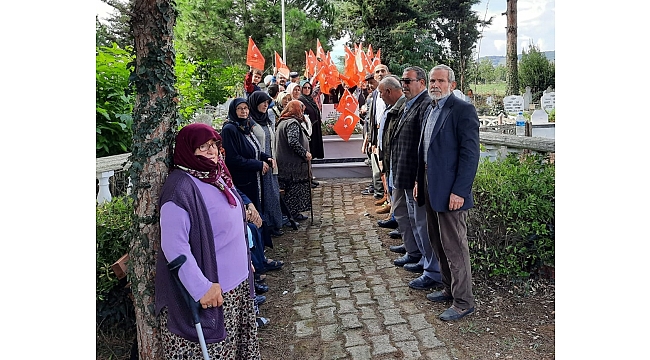 Şehide kabri başında anma