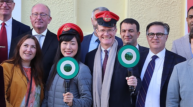 Büyükelçiler tren ile yolculuk etti