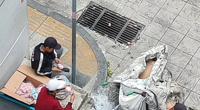 ÇÖPE ATILAN PAMUK ŞEKERLERİ YEDİLER!