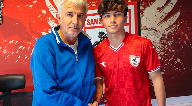 Genç Alper imzayı attı