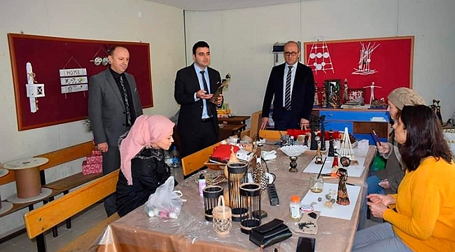 Atık kağıtlar aksesuar oluyor