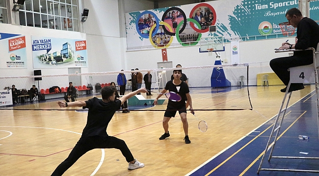 Badmintonda ödüller  sahiplerini buldu