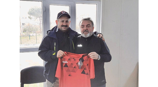 Dereci’ye forma hediye ettiler