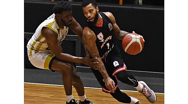 Dev adamlardan kritik galibiyet 93-84