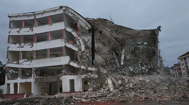 Havza'da hükümet konağı yıkıldı