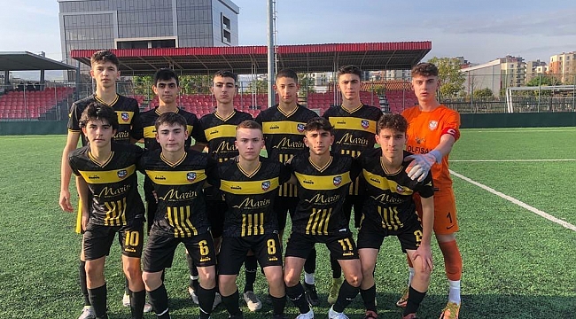 Kadıköyspor liderliği kaptırmadı