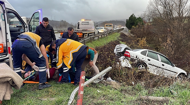 Kavak’ta iki otomobil çarpıştı