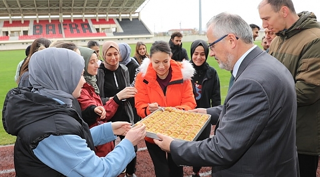 Kılıç’tan ‘tatlı’ ziyaret