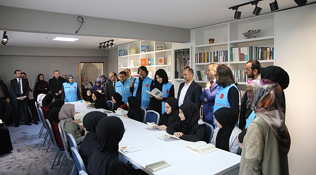 Kur'an kursuna kitap desteği