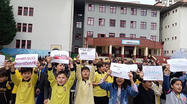 Minik öğrencilerden eylem