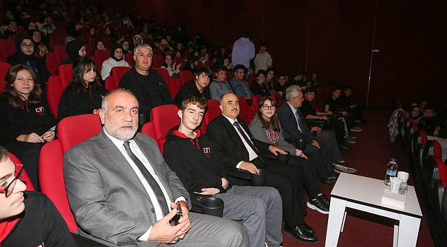 Öğrencilerle film izlediler