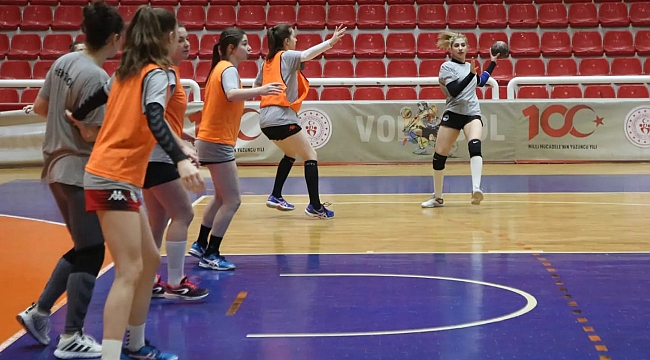 Samsun Hentbol  üst sıraları istiyor