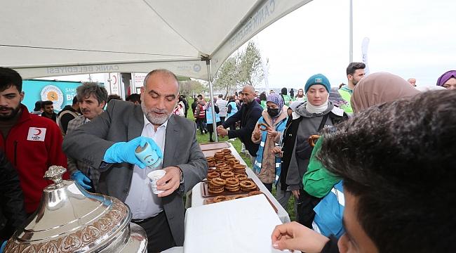 Sandıkçı’dan salep ve simit ikramı