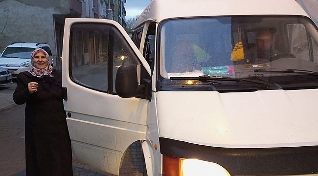 Yerini unuttukları minibüsü polis buldu