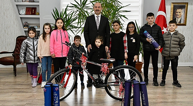 Kılıç'tan miniklere karne hediyesi