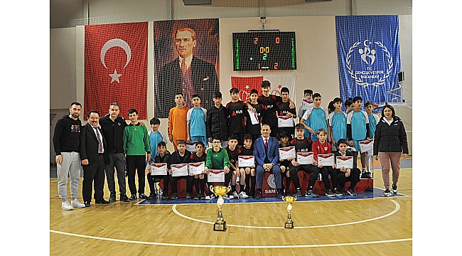 Mehmet Akif Ersoy’dan çifte zafer