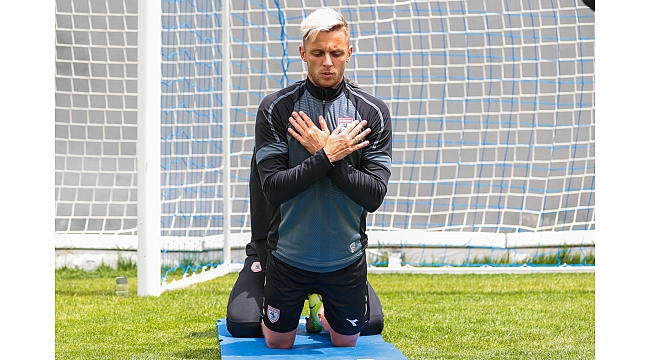 Novikovas ile ipler koptu!