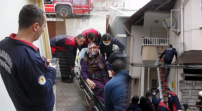 Yerinden çıkan soba borusu az kalsın evi yakıyordu