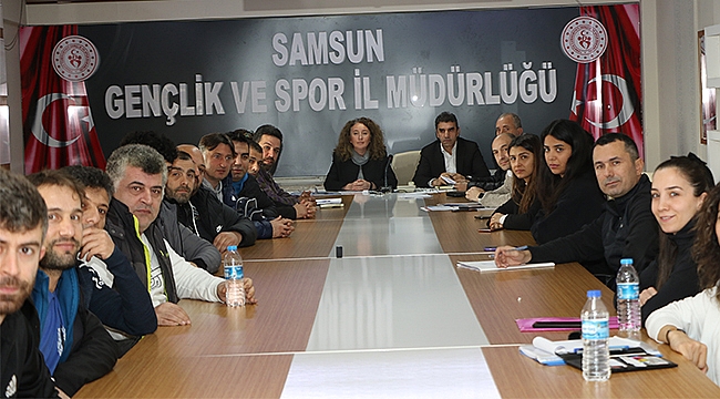 Antrenörlerle değerlendirme toplantısı