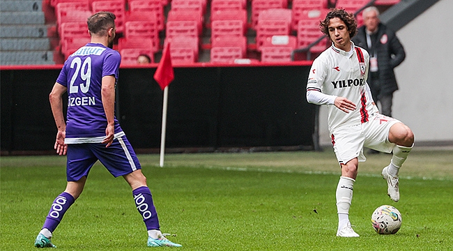 İlk maçında gol attı