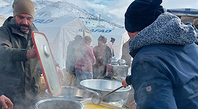 Vezirköprülü öğretmenler sıcak yemek dağıttı