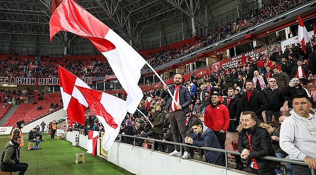 ‘Ya savunun ya o koltuklardan kalkın!’