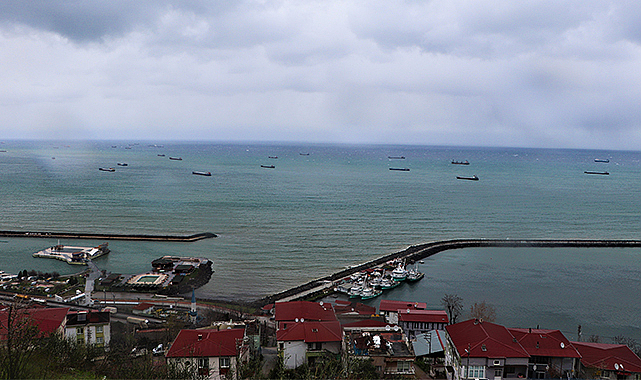 50’ye yakın gemi sıra bekliyor