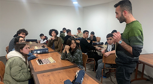 Afetzedeler için satranç eğitimi