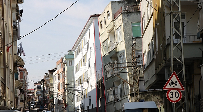 Bu bina neden eğik?