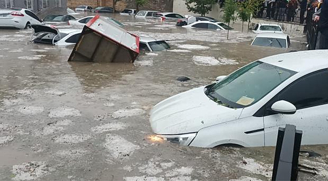 Deprem bölgesinde sel felaketi