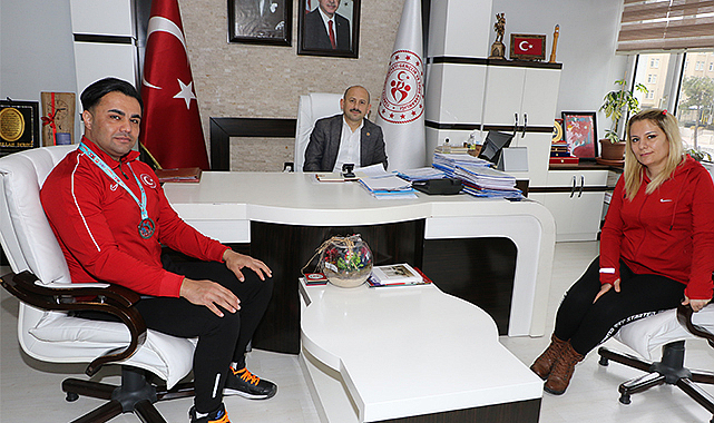 Dereci başarılı sporcuyu ağırladı