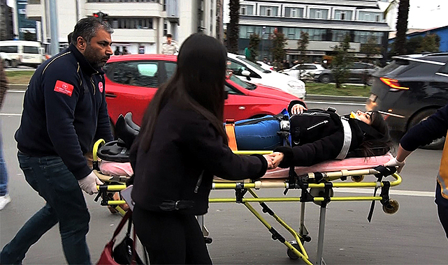 Genç kızlara otomobil çarptı: 2 yaralı