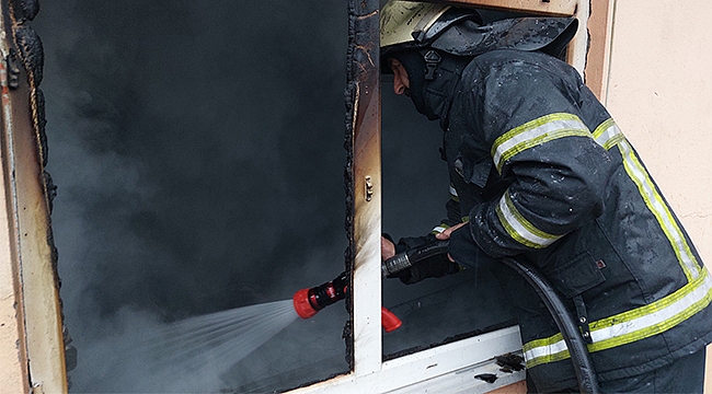 İmamın lojmanı alev alev yandı