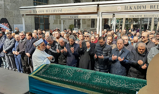 Meslektaşları tabutuna kalem bıraktı