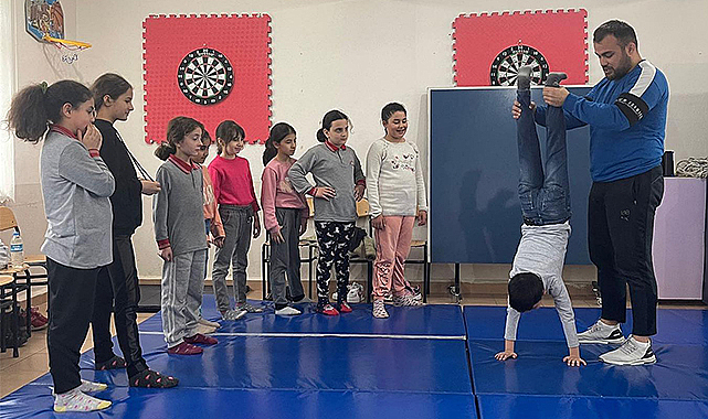 Öğrencilere spor eğitimi