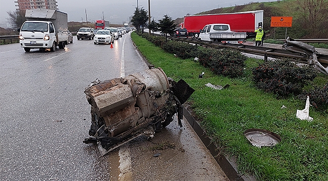 Tırın motoru karşı şeride fırladı