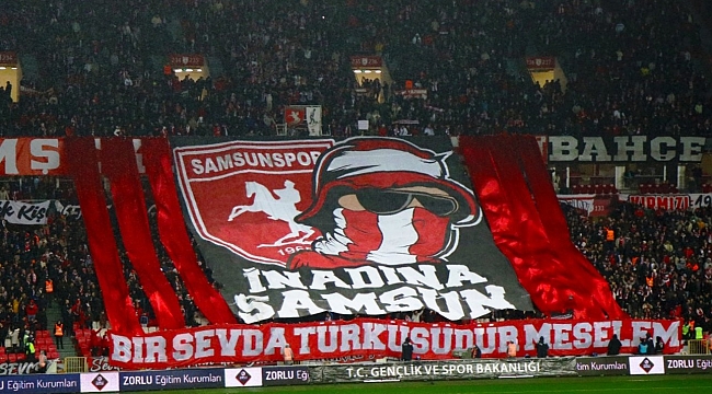 Tribünler bayram yeri