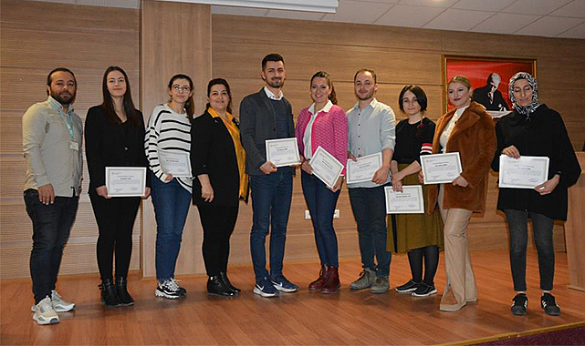 Yoğun bakım hemşireleri sertifikalarını aldı