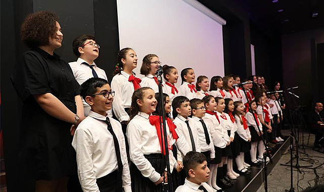 40 kişilik çocuk korosundan unutulmaz konser